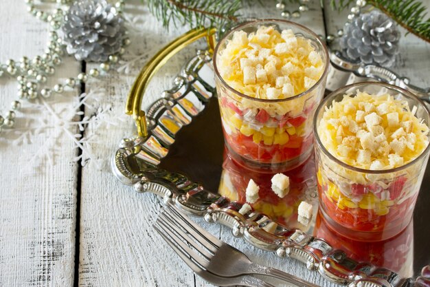 Salade de Noël aux tomates, maïs et poulet