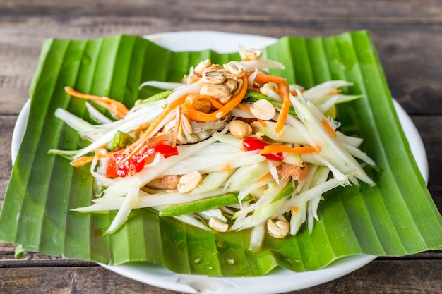 salade de papaye et de la nourriture thaïlandaise