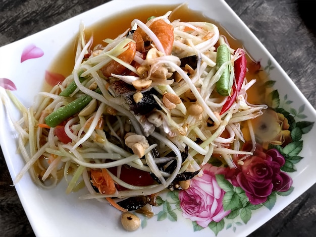 Salade de papaye de style thaïlandais