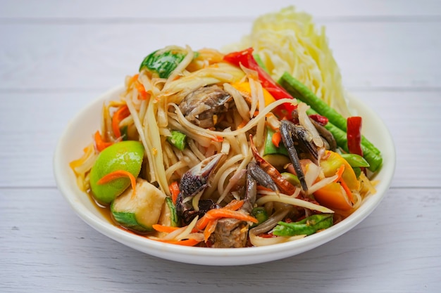 salade de papaye verte épicée aux légumes