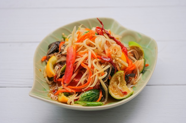 salade de papaye verte épicée aux légumes