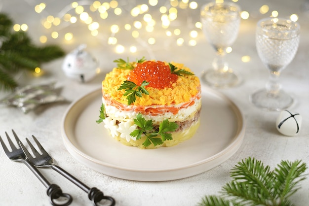 salade de pommes de terre au poisson en conserve fromage carottes et œufs