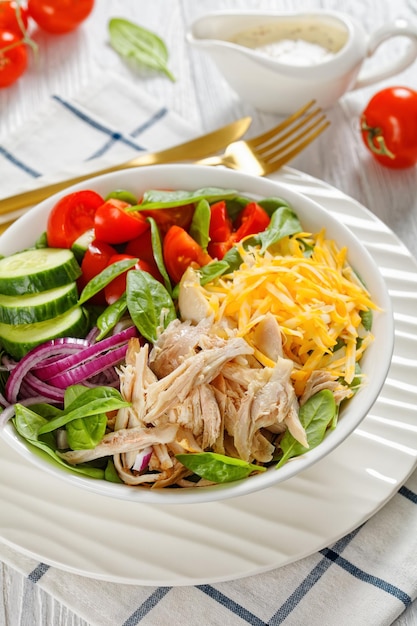 Salade de poulet au fromage frais aux épinards et au concombre