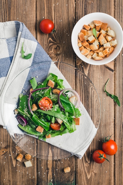 Salade de roquette aux tomates