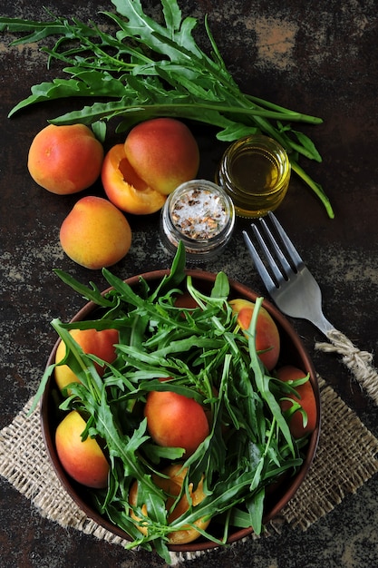 Salade de roquette saine abricot