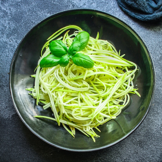 salade de spaghettis aux courgettes collation de légumes