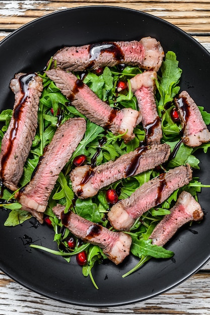 Salade de steak de boeuf grillé à la roquette