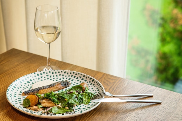 Salade de taboulé au boulgour au quinoa persil et légumes au persil menthe boulgour