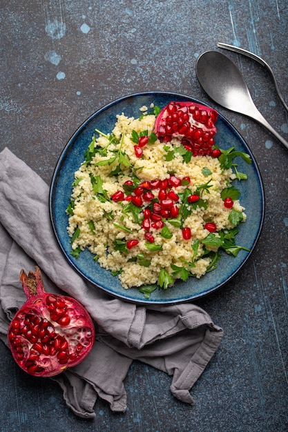 Salade de taboulé au couscous et à la grenade