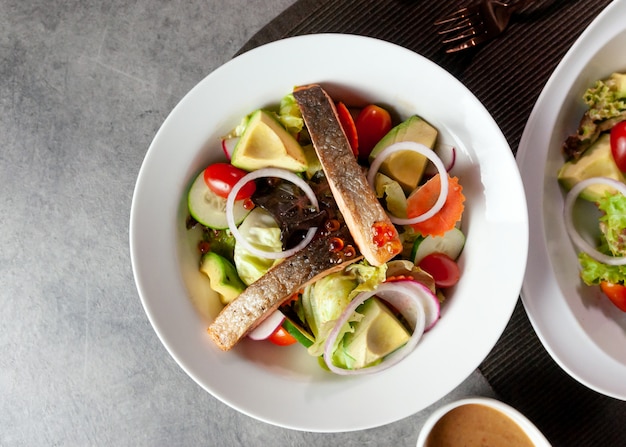 Salade de thon à l'avocat, salade saine