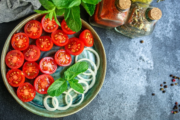 Salade de tomates aux légumes