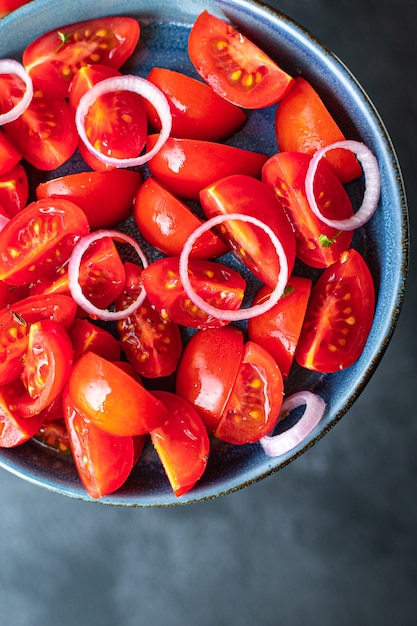 salade de tomates légumes frais alimentation saine repas collation