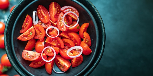 salade de tomates légumes frais alimentation saine repas collation
