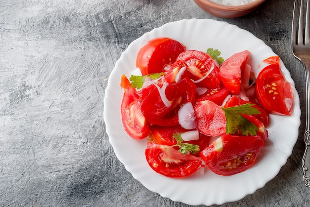 Salade de tomates et d&#39;oignons