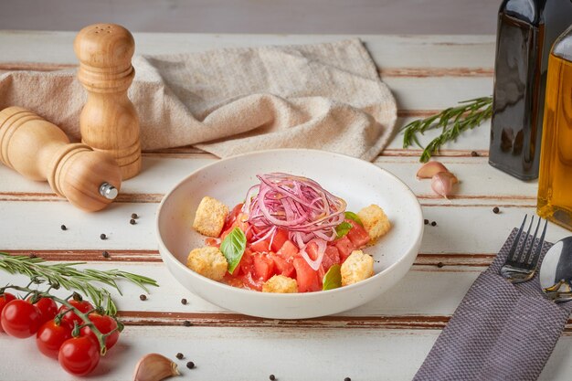 Salade toscane, bois blanc