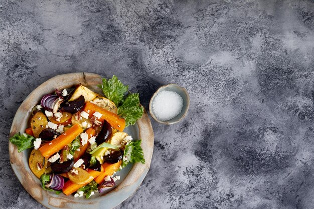 Salade végétarienne au fromage de brebis Un délice sain