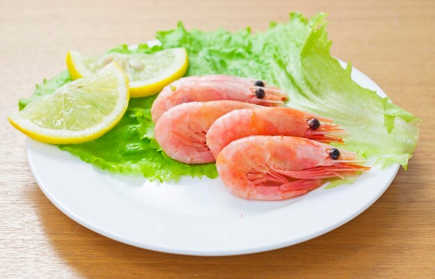 Salade verte aux crevettes