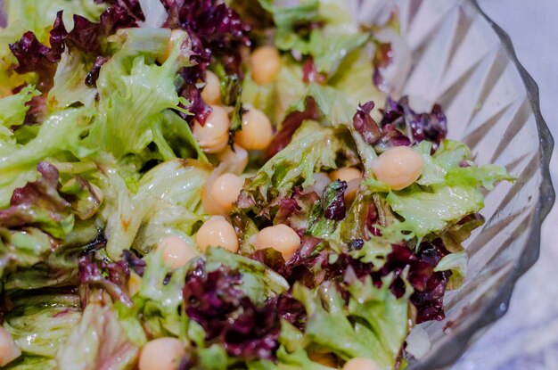 Salade verte aux pois chiches en conserve