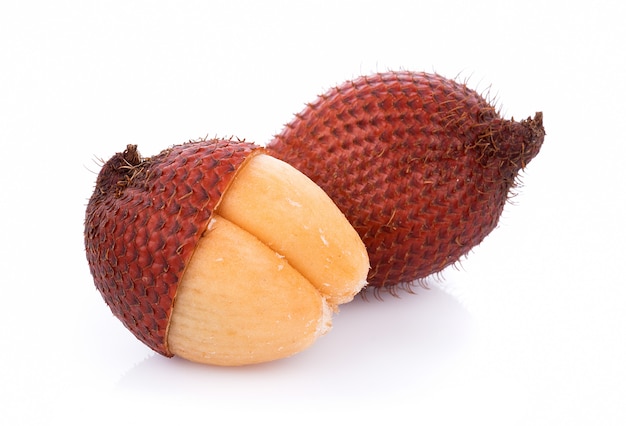 Salak fruit, Salacca zalacca isolé sur le blanc