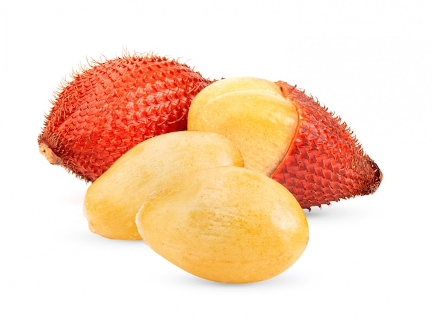 Salak de fruits isolé sur blanc.