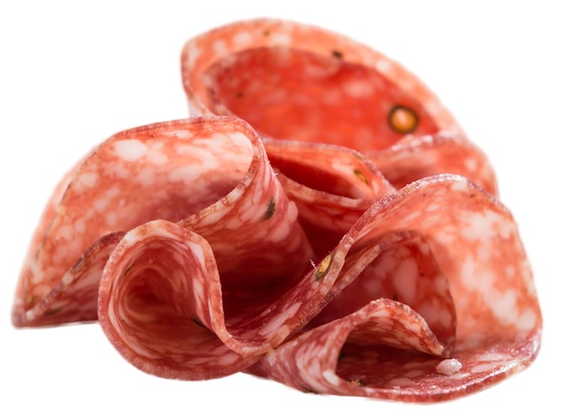 Salami isolé sur blanc