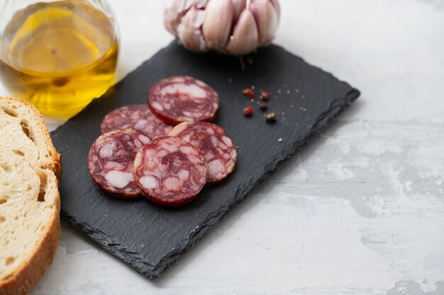 Salchichon aux saucisses fumées typiquement espagnol