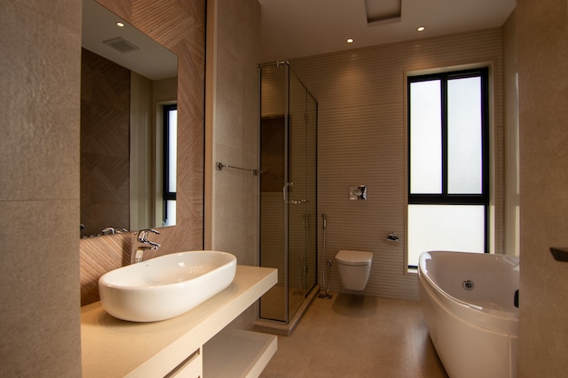 Salle de bain design moderne