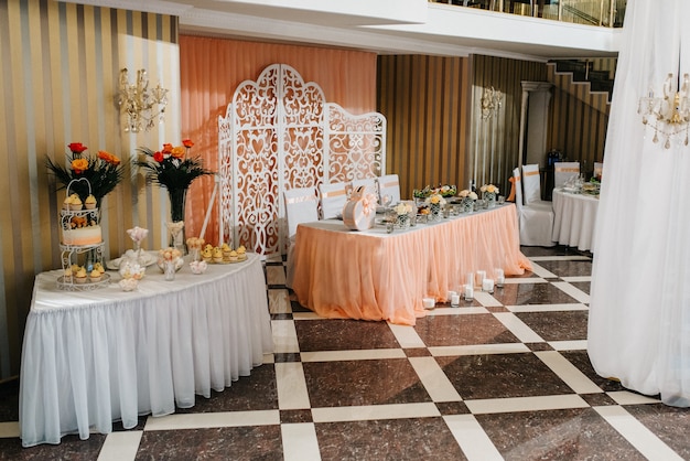 Salle De Banquet Pour Mariages, Décoration De Salle De Banquet, Décor D'ambiance