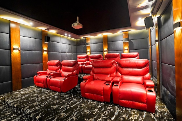 Photo une salle de cinéma de luxe dans la maison.