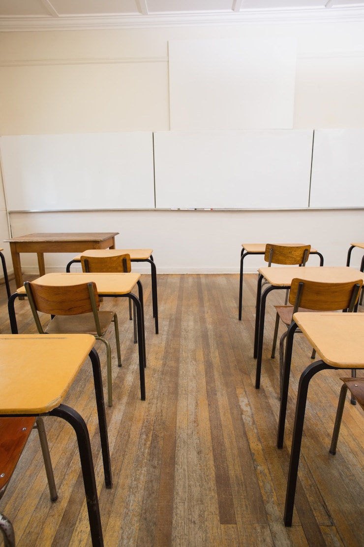 Photo la salle de classe est vide.