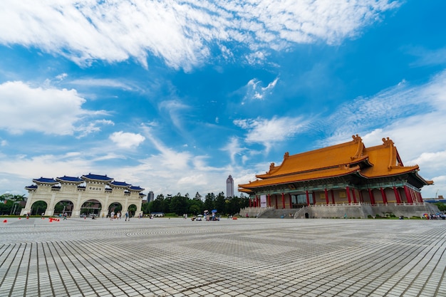 Salle de concert nationale et porte principale de Liberty Square du Memorial Hall de Chiang Kai-Shek à Taipei, Taiwan