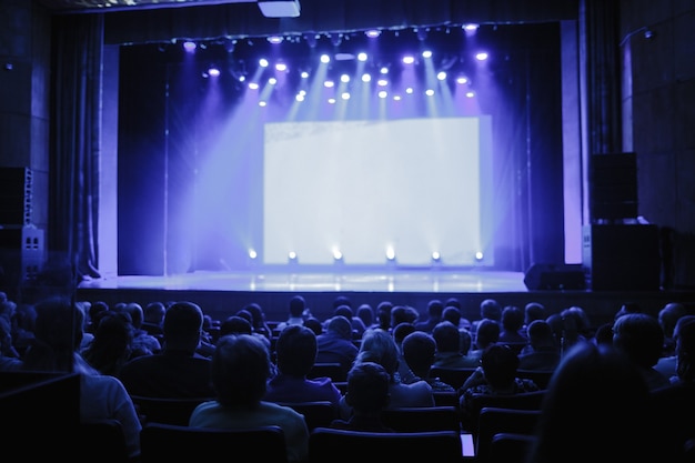 Salle de conférence du concept d'entrepreneuriat lors d'un événement commercial dans la salle de conférence