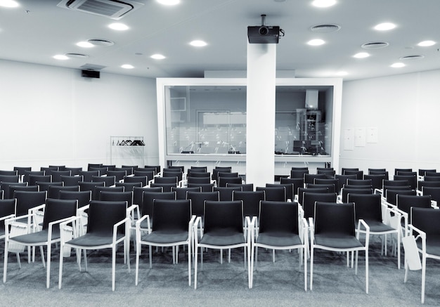 Salle de conférence de presse moderne