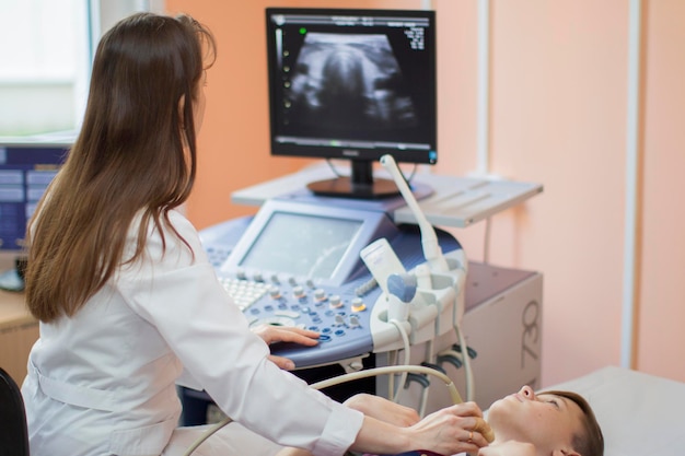 Salle de diagnostic échographique