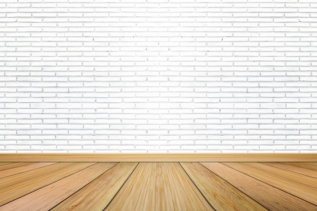 Salle intérieure vide avec texture de mur en ciment blanc et plancher en bois marron