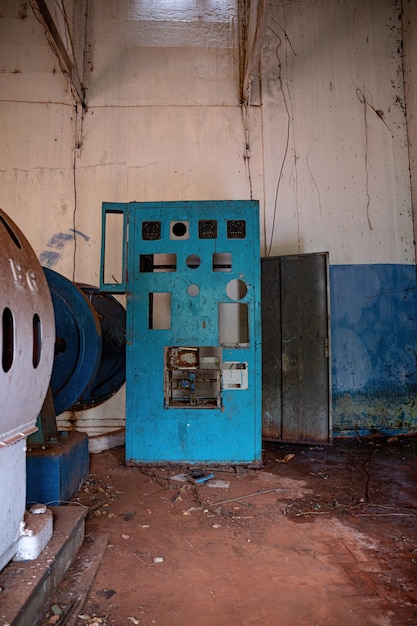 Salle Des Machines De La Petite Centrale Hydroélectrique Abandonnée