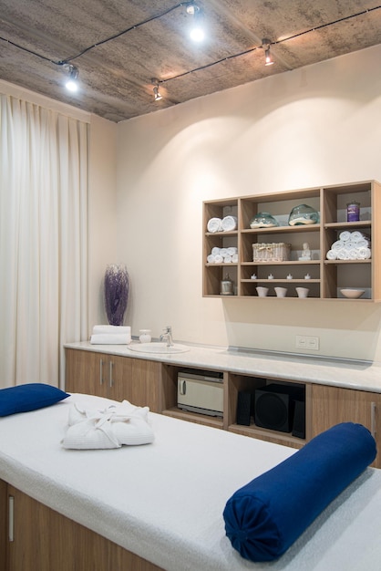 Une salle de massage dans le complexe thermal