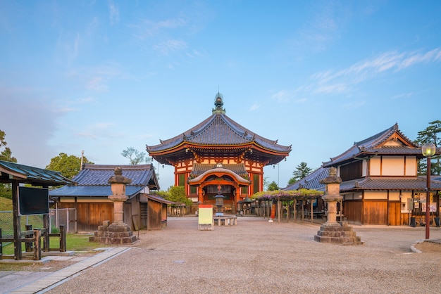 La salle octogonale du temple de Nara