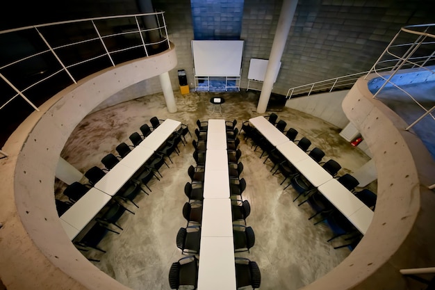 Salle de réunion de bureau partagé en forme de cercle