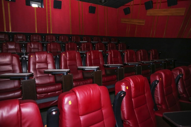 une salle sans public dans un cinéma