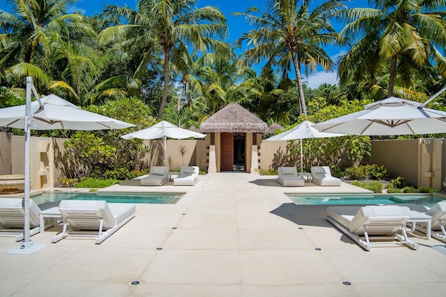 Une salle de spa et de massage moderne dans le complexe des Maldives