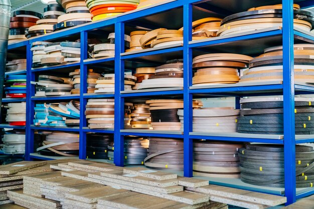 Salle de stockage dans une fabrique de meubles 1