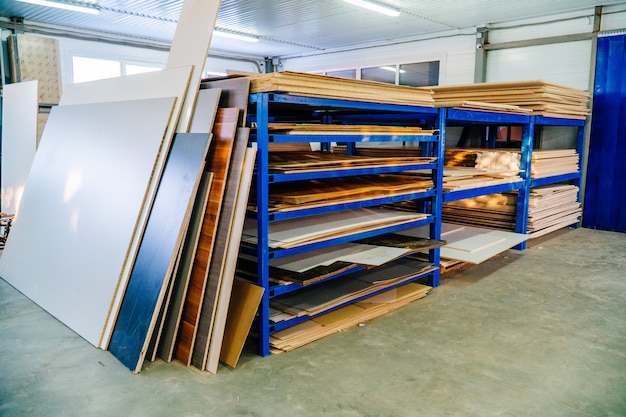 Salle de stockage dans une fabrique de meubles 1