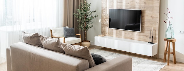 Salon ensoleillé dans un appartement moderne avec un emplacement pratique