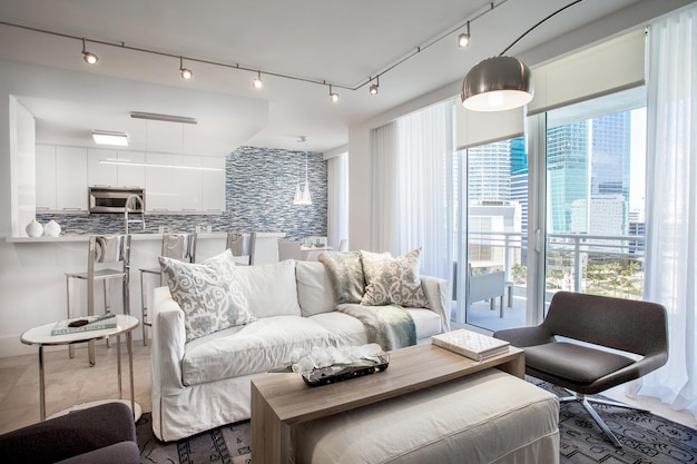 Le salon moderne d'un appartement à Miami