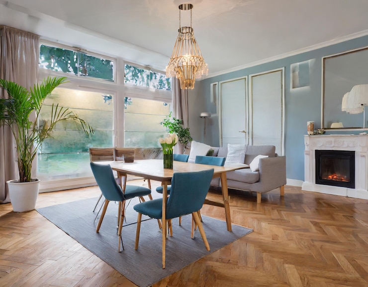 Photo salon et salle à manger le plancher en parquet de bois maison élégante