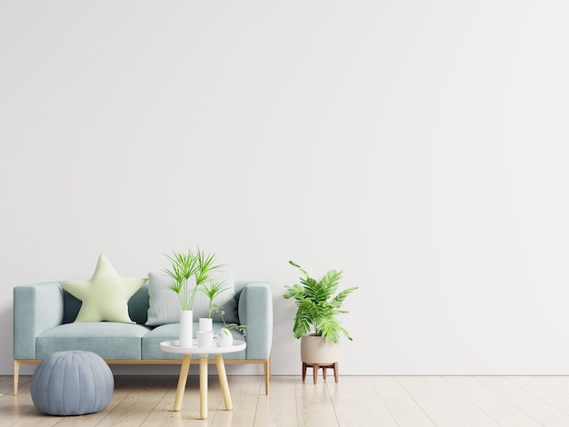 Salon vide avec canapé bleu, plantes et table sur un mur blanc vide.