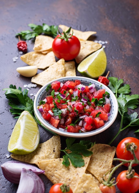 Salsa à la tomate mexicaine traditionnelle. Mise au point sélective