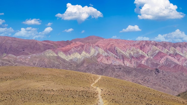 Salta Jujuy Argentine Chaîne de montagnes Hornocal dans la Quebrada Humahuaca, site du patrimoine mondial