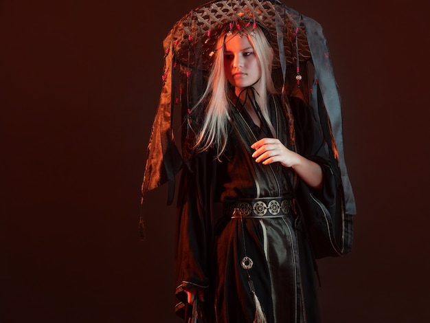 Samouraï stylisé dans un style fantastique, une jeune femme dans un haori de soie,